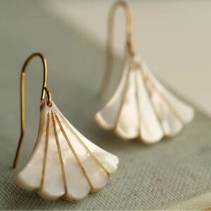 Shell Fan Drop Earrings - White and Gold